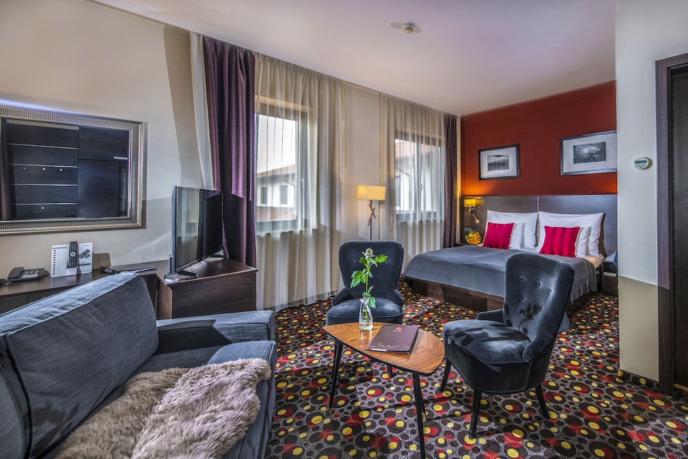 Superior Studio Suite, 1 Queen Bed with Sofa bed photo 1
