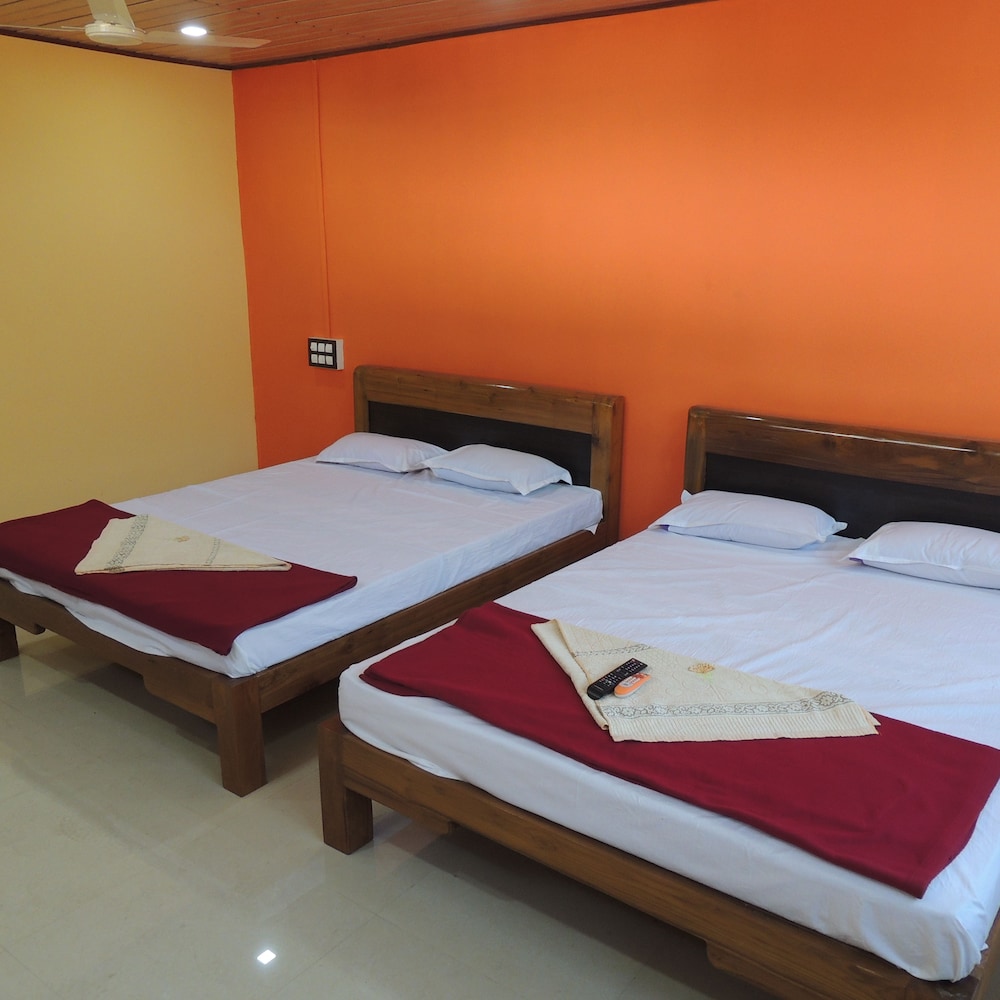 City Quadruple Room, 2 Queen Beds, Private Bathroom, City View photo 3