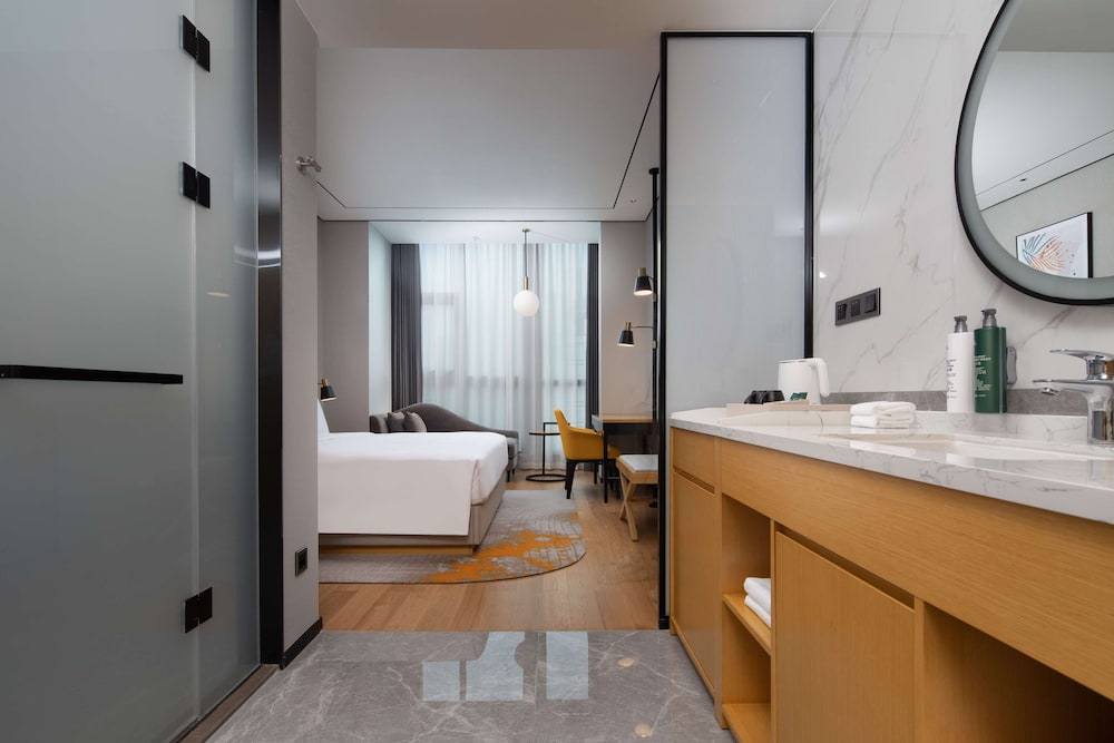 Room, 1 King Bed (High Floor) - Photo 5