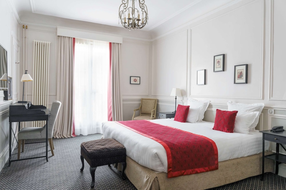 Privilege Double room - Complimentary soft minibar, courtesy tray, Chromecast -Snacks, digital press photo 1