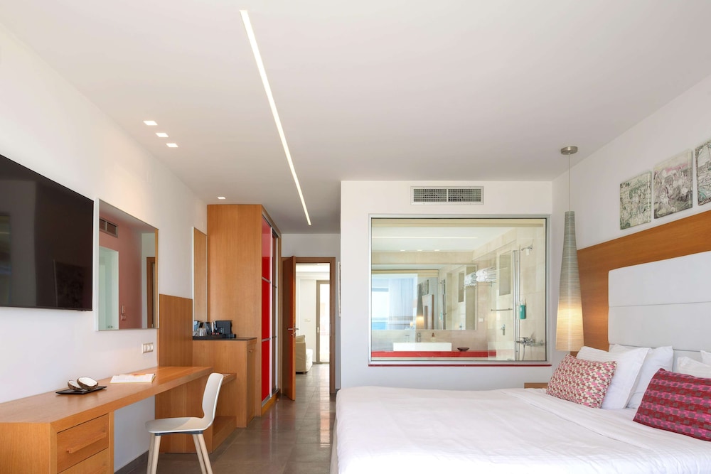 Diamond Suite Beachfront - Photo 11