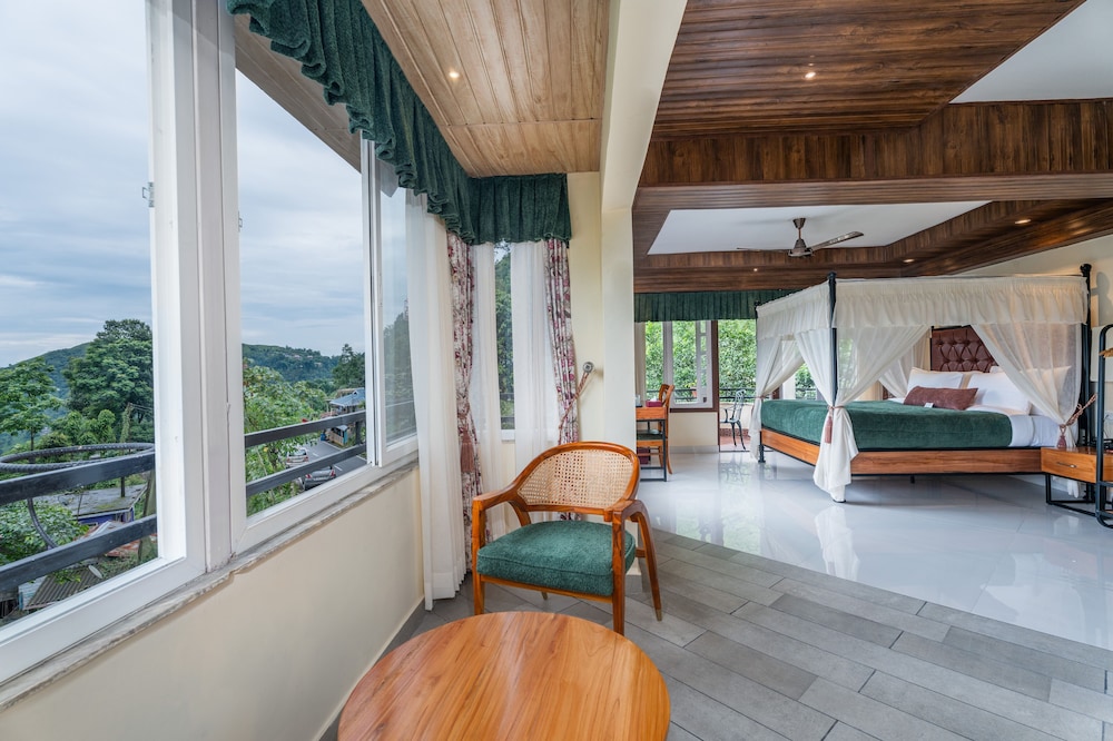 Premium Attic Room with Mountain View photo 2