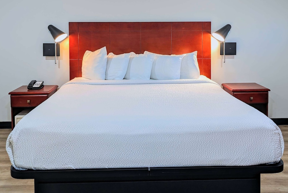 Studio Suite, 1 King Bed, Non Smoking photo 1