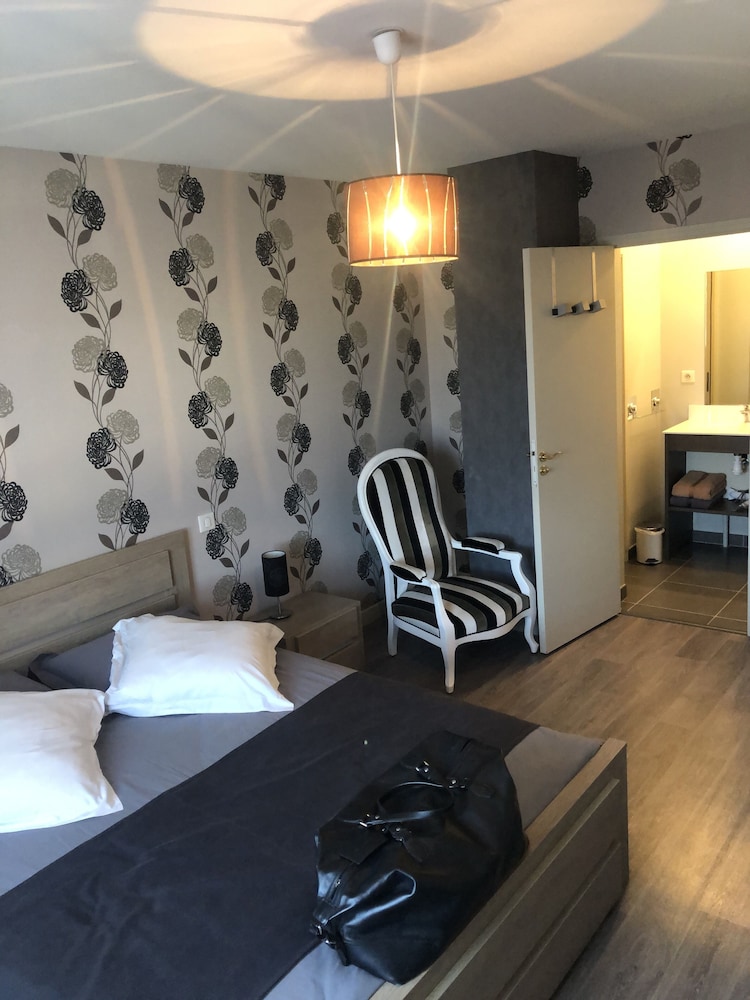 Double Room - Photo 10