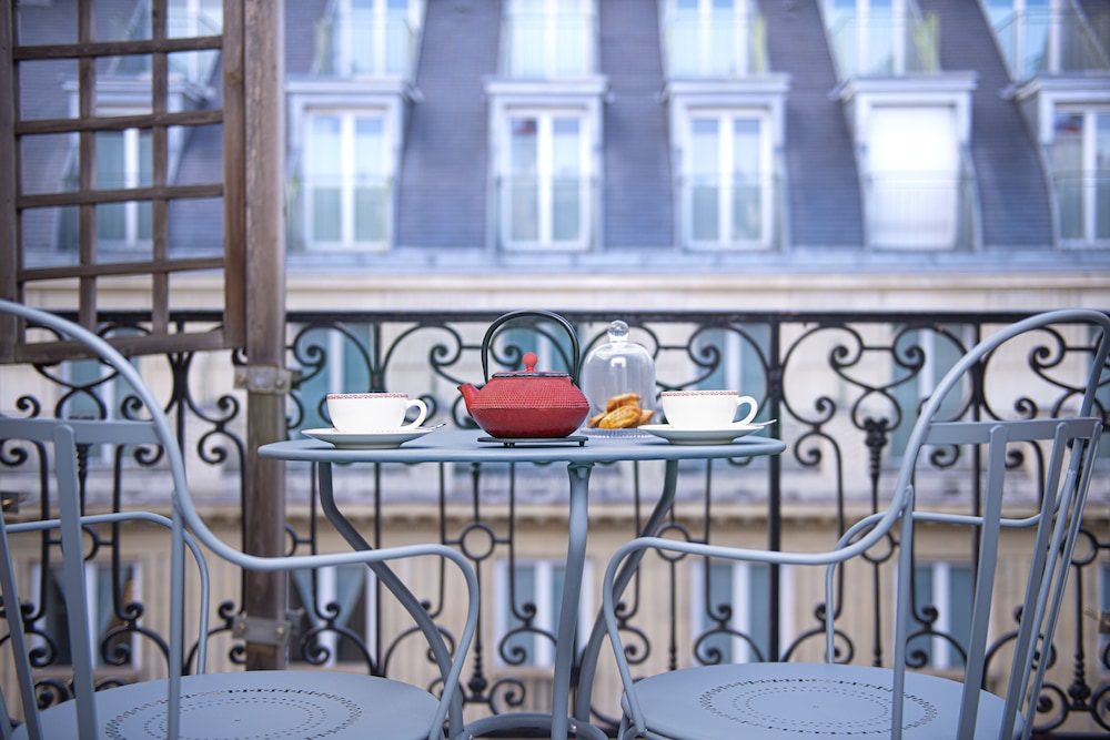 Terrace Room thumbnail 6