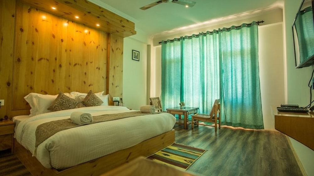 Deluxe Double Room, Garden View