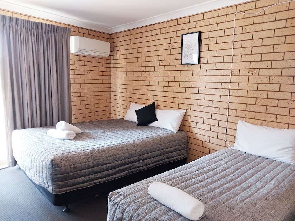 3 Room Family Apartment (Non Pet Friendly) photo 1