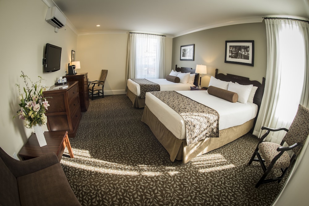 Standard Room, 2 Queen Beds (Budget 2 Queens (Above Pub))