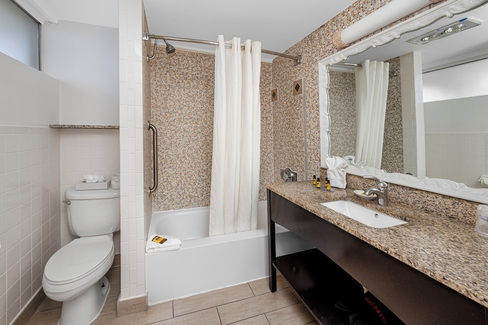 Standard Room, 2 Queen Beds, Balcony, Harbor View (Larger Room) - Photo 3