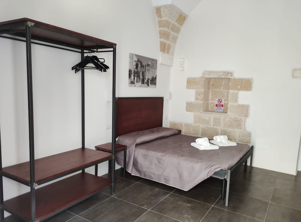 Economy Double Room photo 2