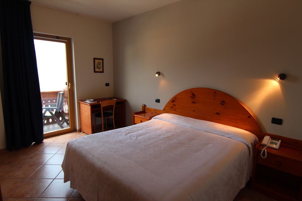 Standard Double Room, Balcony, Mountain View photo 2