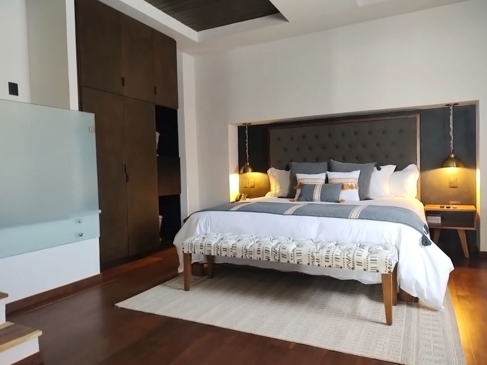 Deluxe Room - Photo 2