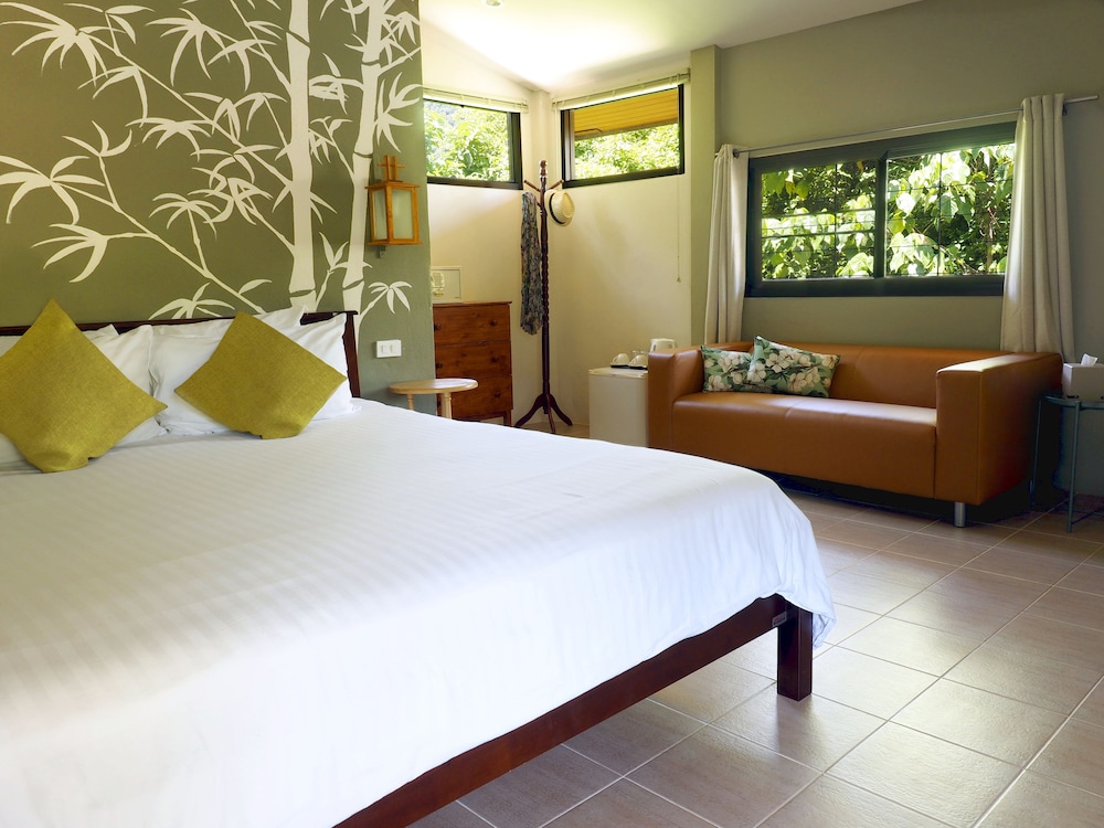 Superior Room, 1 King Bed photo 1