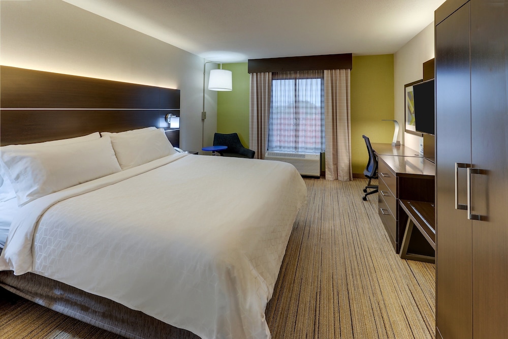 Standard Room, 1 King Bed, Accessible (Communications, Mobility, Access Tub) - Photo 8