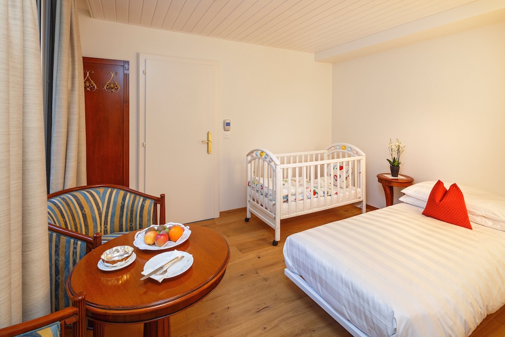 Family Room without balcony (Forest view, located at the rear of the Hotel) - Photo 2