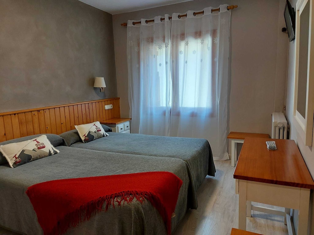 Basic Twin Room photo 2