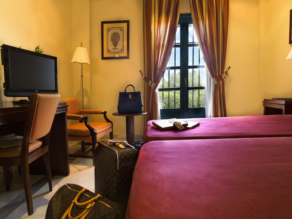 Double or Twin Room - Photo 4