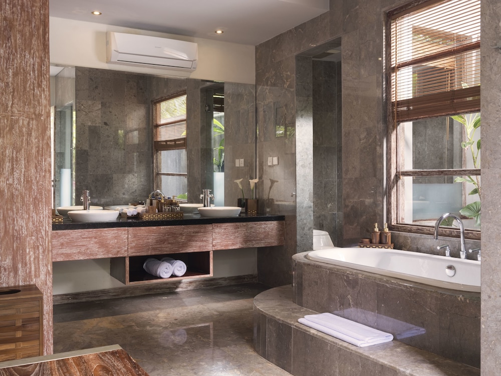 Royal SPA Villa with Special Spa Benefit thumbnail 5