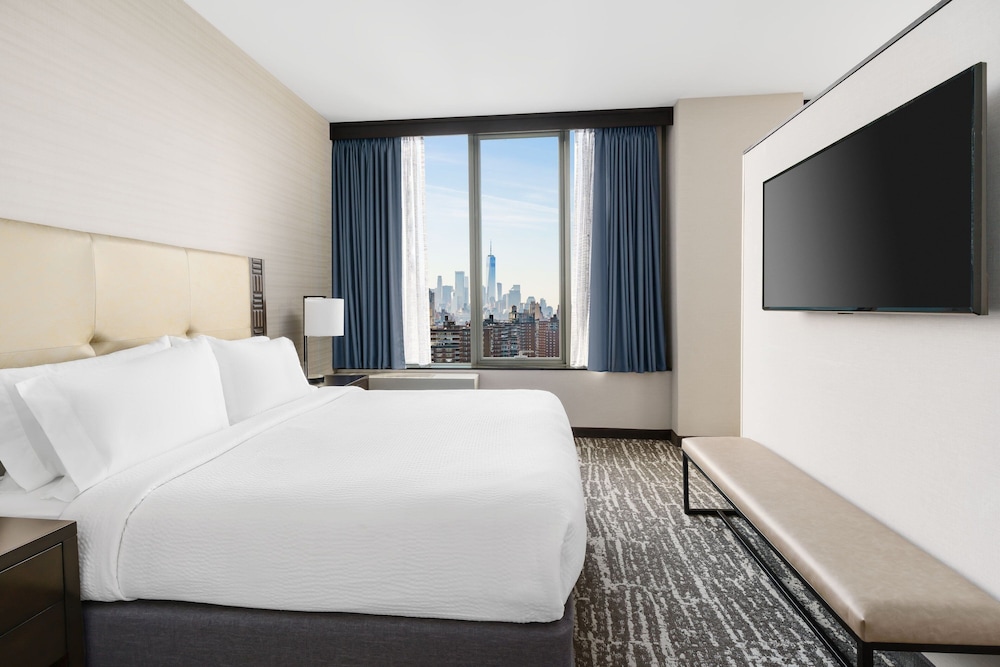 Suite, Multiple Beds thumbnail 5