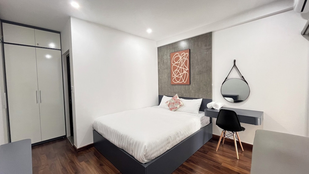 City Apartment, 2 Bedrooms photo 3