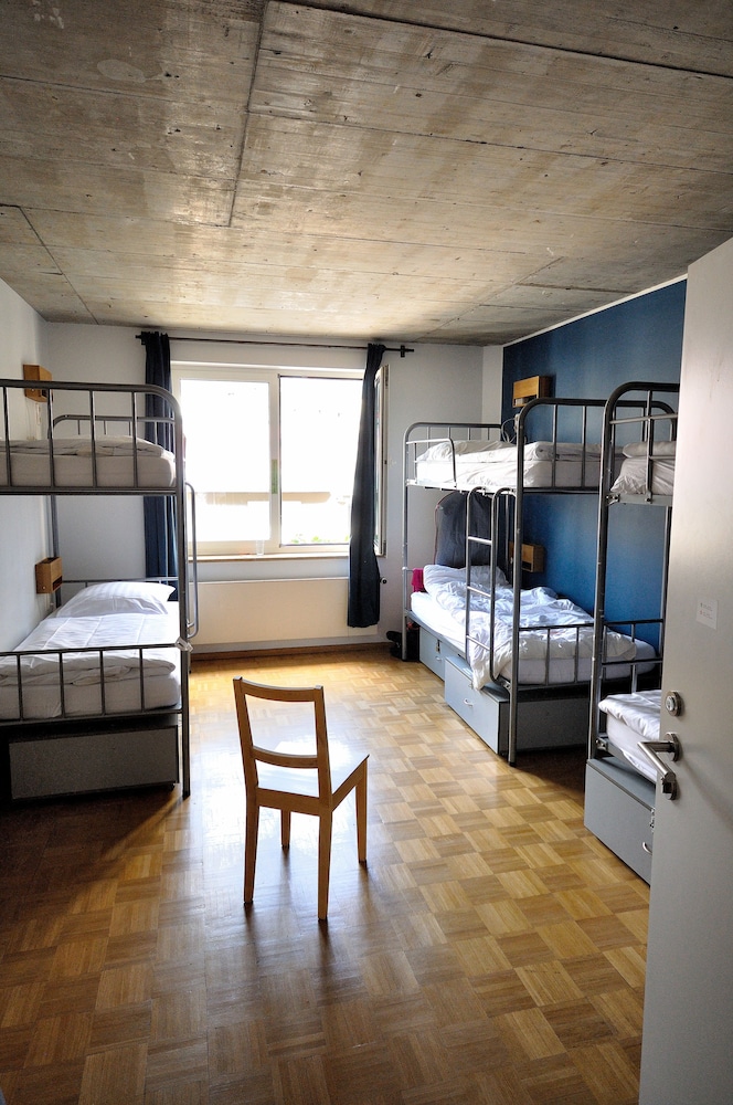 1 Bed in a mixed dorm for 6 person photo 3