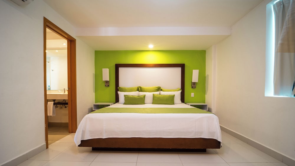 Master Suite 3 Bedrooms - Photo 4