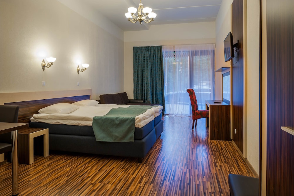 Triple Room, Park View photo 3