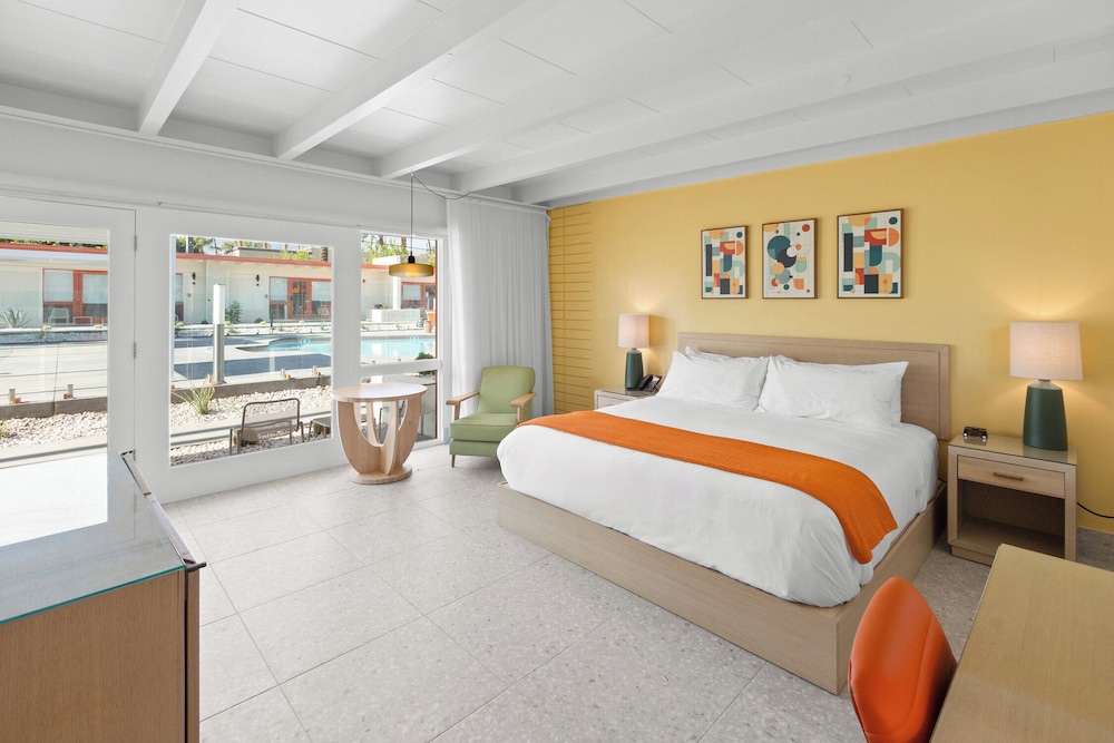 Premium Room, 1 King Bed photo 1