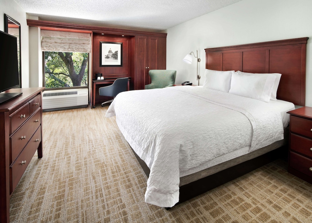 Room, 1 King Bed, Non Smoking - Photo 3