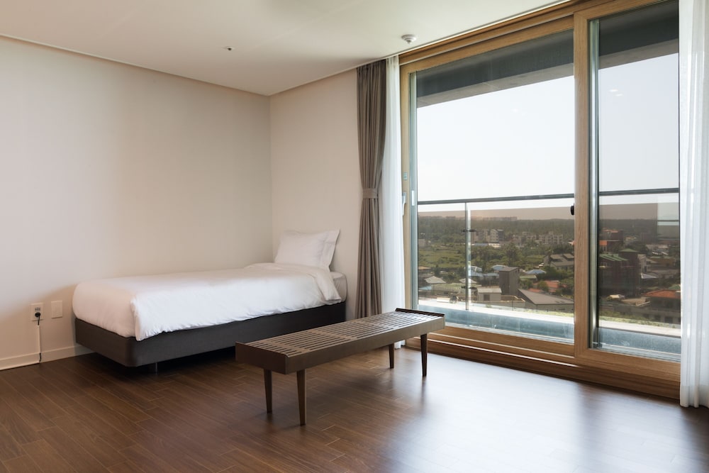 Family Suite, 1 Bedroom, Ocean View, Beachside photo 3
