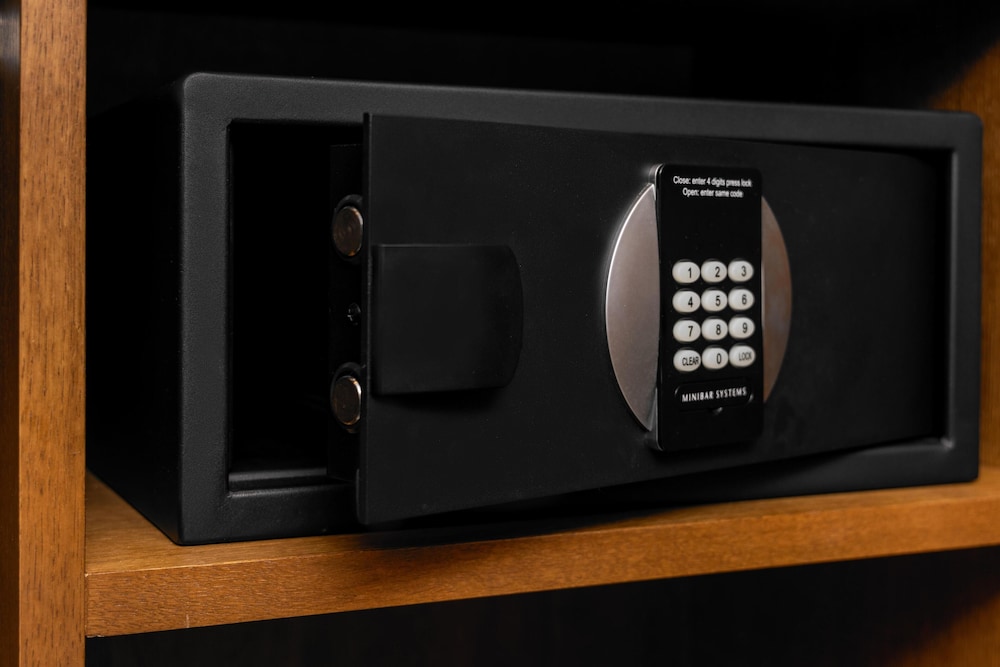 Available room thumbnail 6