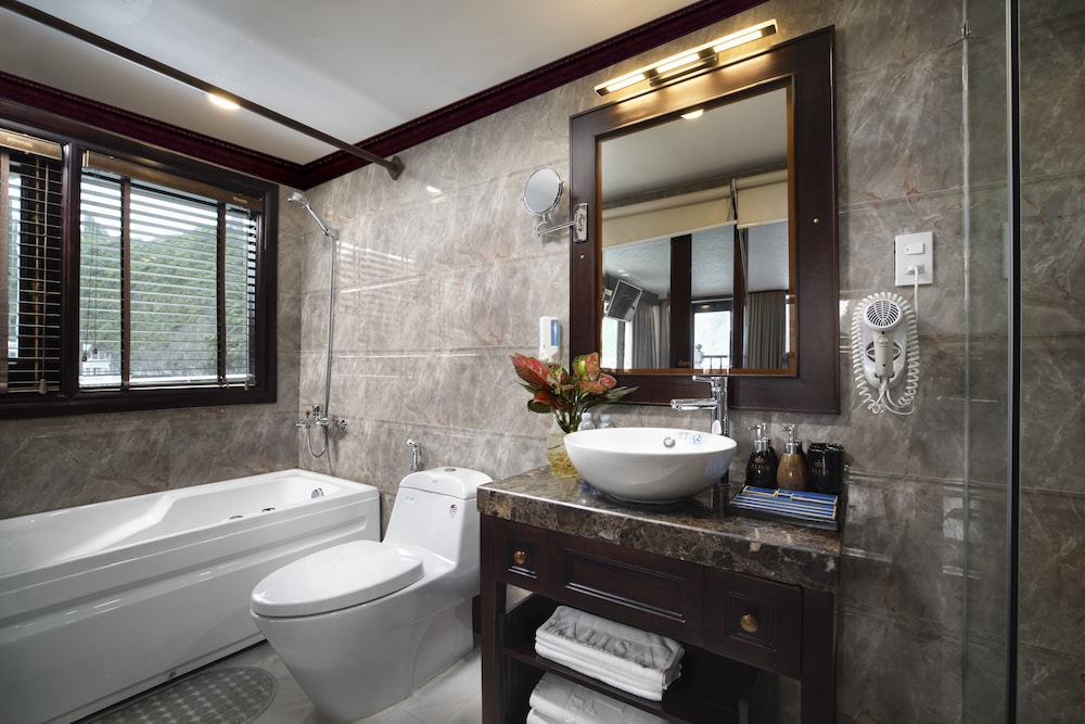 Senior Triple Suite Private Balcony thumbnail 6