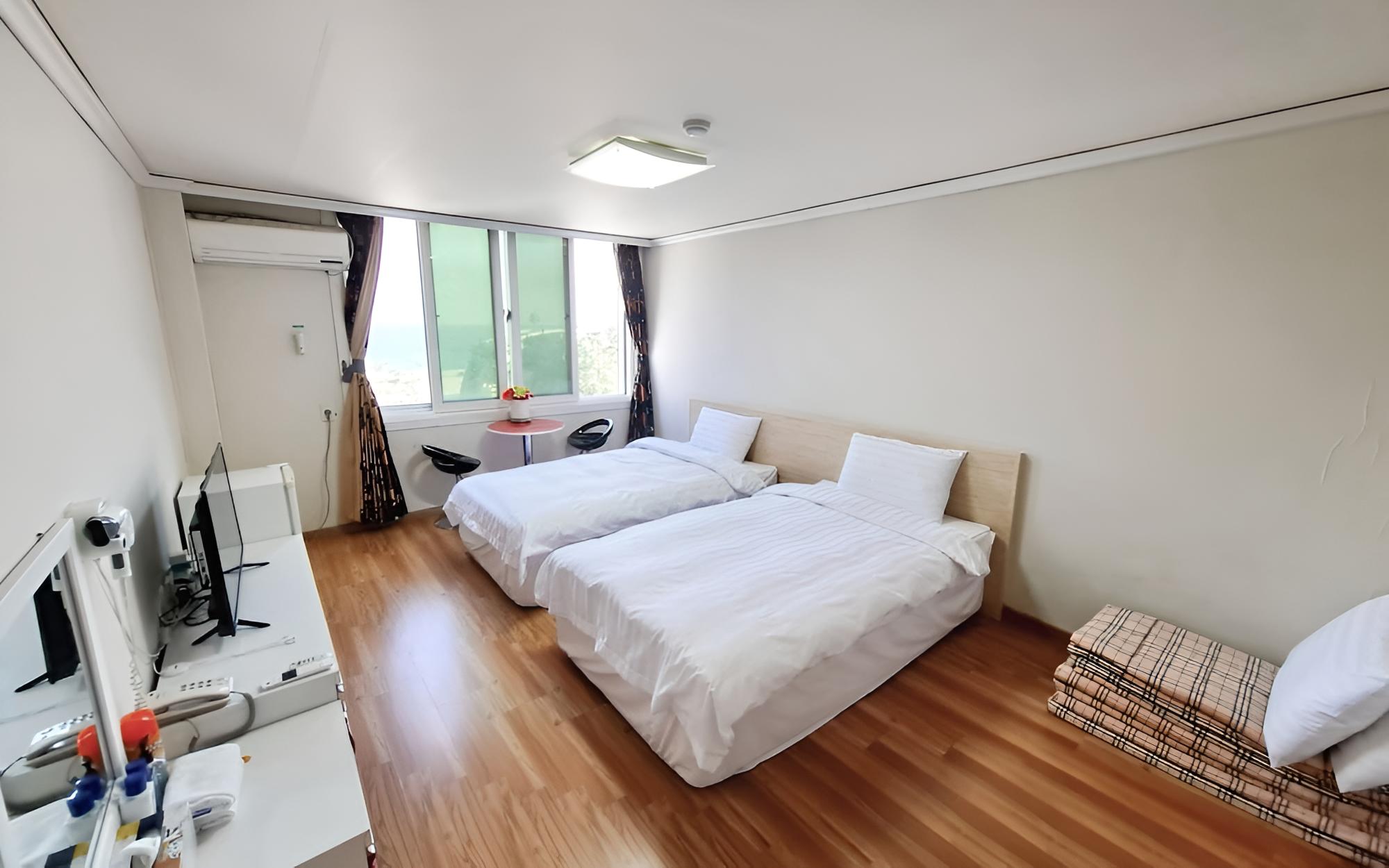 Room (Deluxe twin ocean view (single + sing) photo 2
