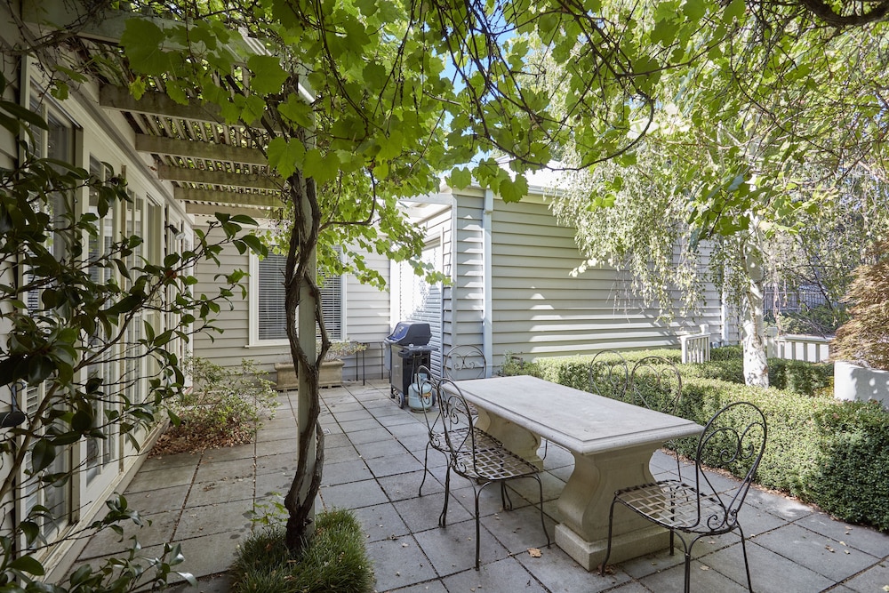 Premium House photo 1