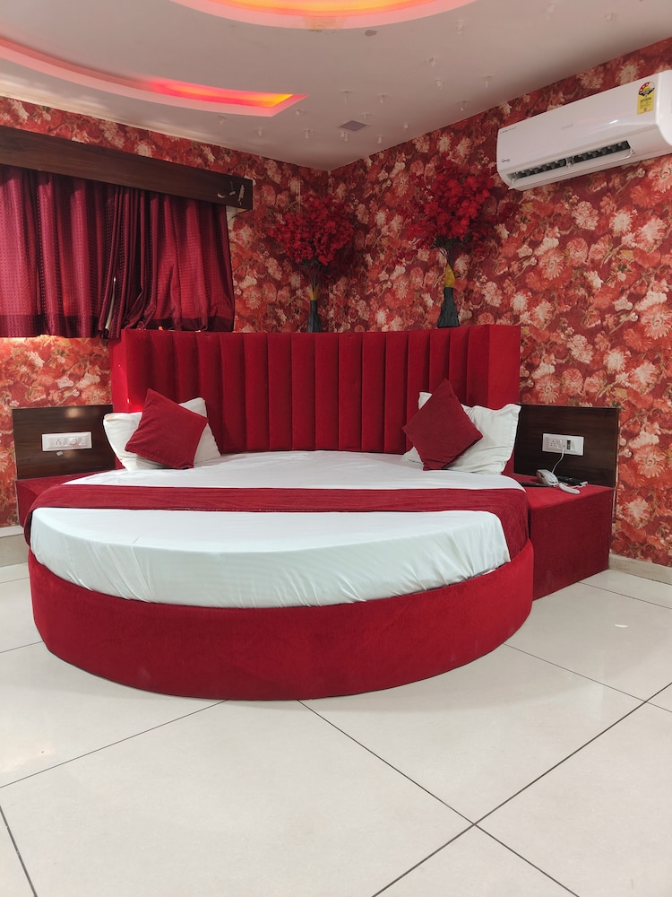 Deluxe Room, City View