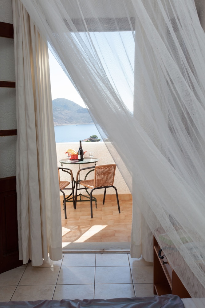 Double or Twin Room, Sea View - Photo 9