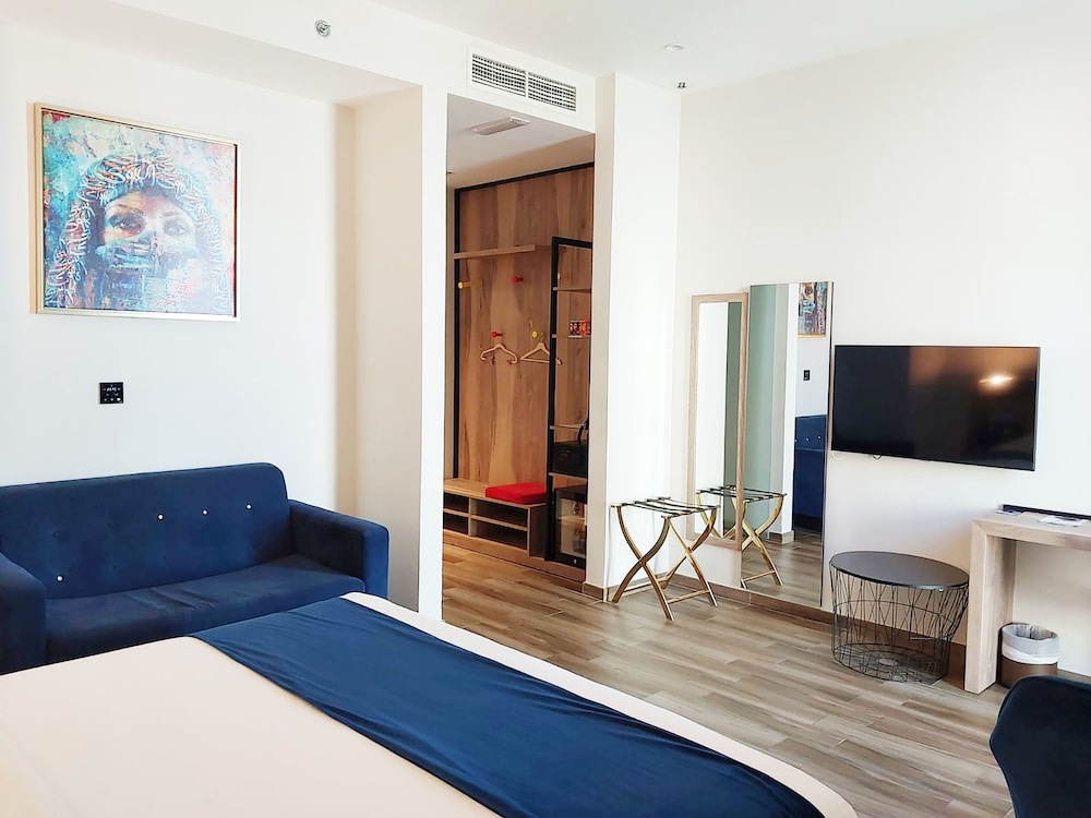Deluxe room with Sofa bed (includes 25% off F&B) photo 3