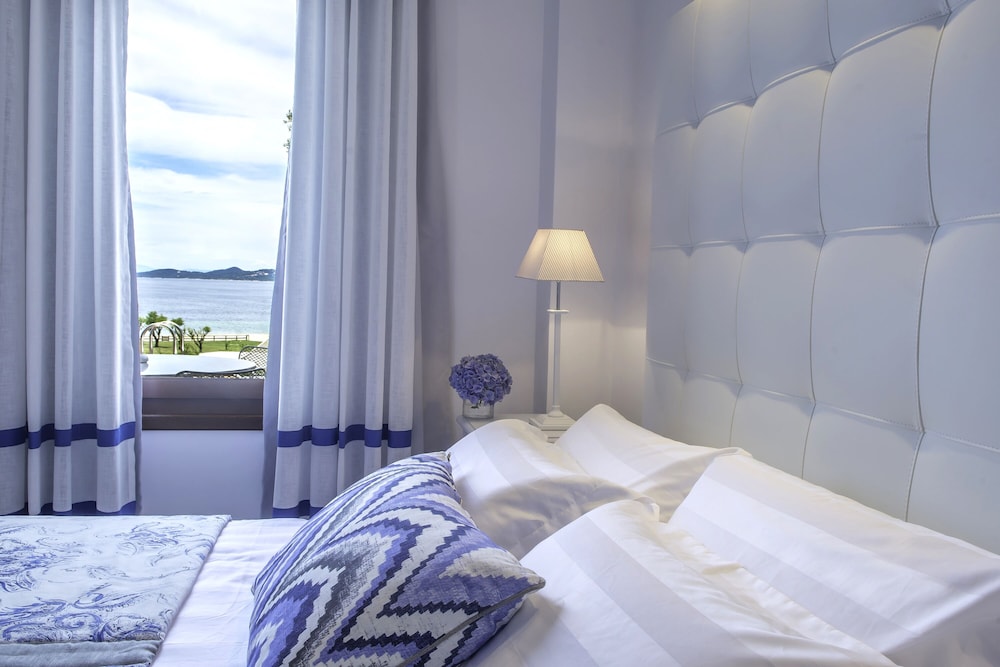 Two Bedroom Suite with Private Pool photo 2
