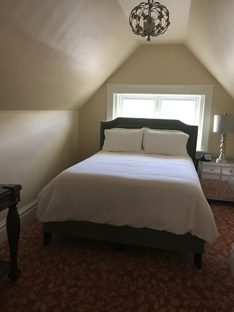 Room, 1 Queen Bed photo 2