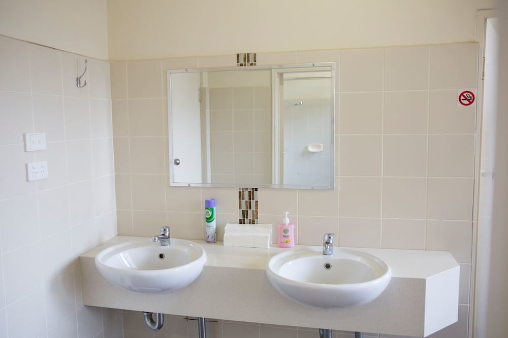 Standard Double Room, Shared Bathroom photo 3