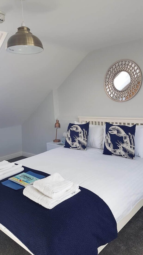 Double Room, Sea View (Room 5) photo 2