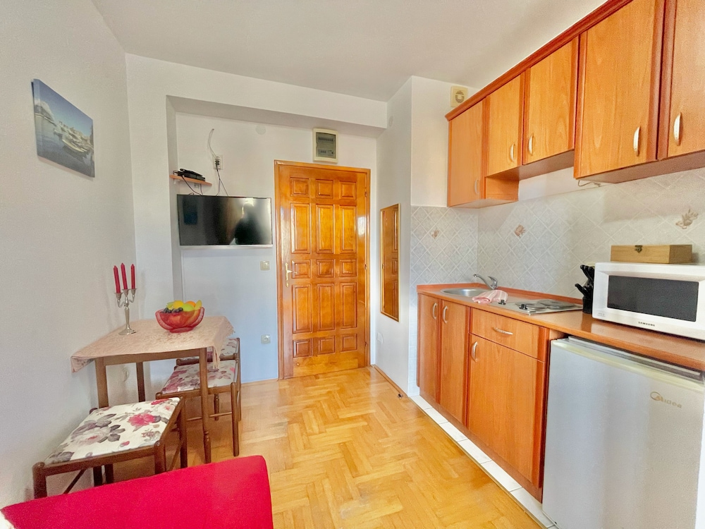 Comfort Apartment - Photo 8