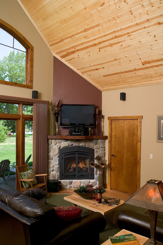 Cottage, 3 Bedrooms, Fireplace photo 1