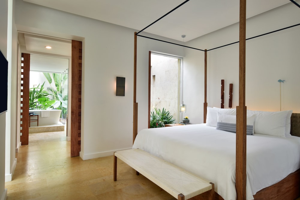 Deluxe Suite, Overwater (Lagoon) - Photo 1