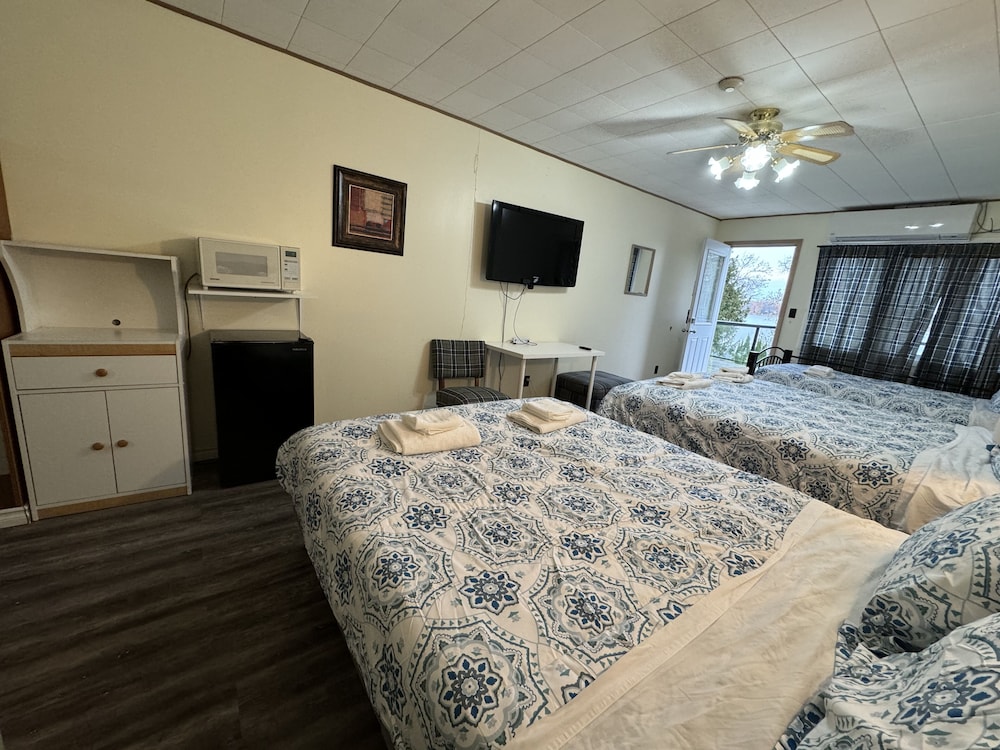 Huge Lake Front Room, Pool, Hot tub, Sauna #10 photo 2