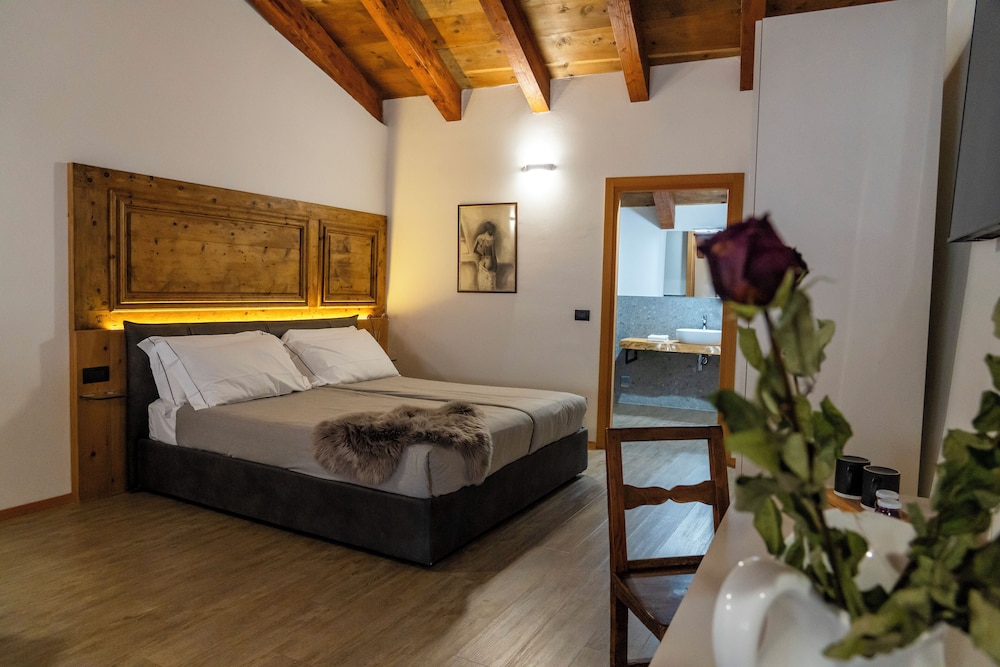 Superior Quadruple Room, Courtyard View photo 1
