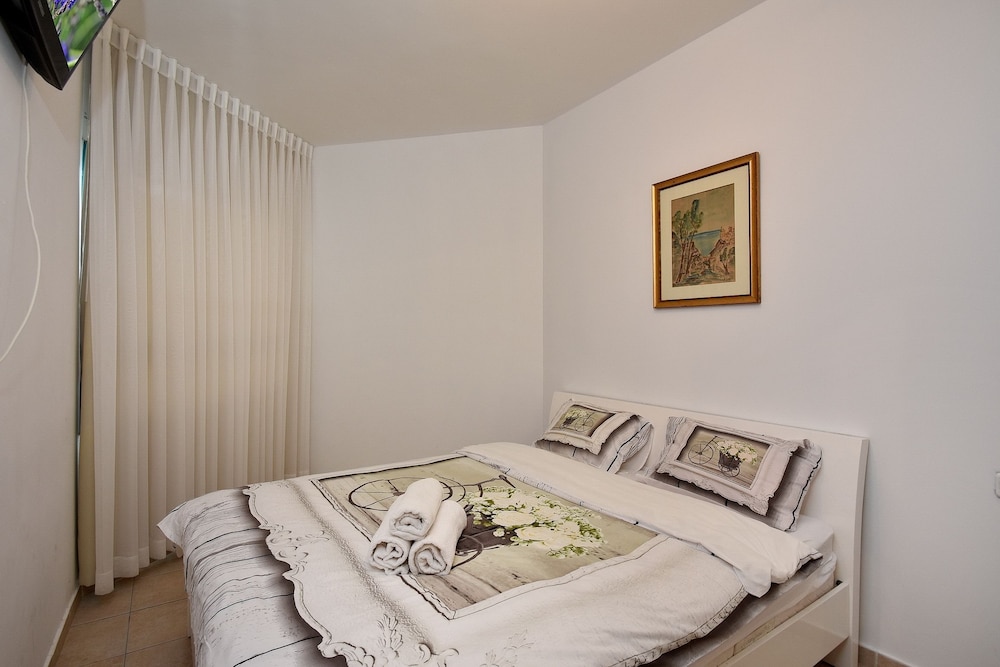 Comfort Apartment photo 2