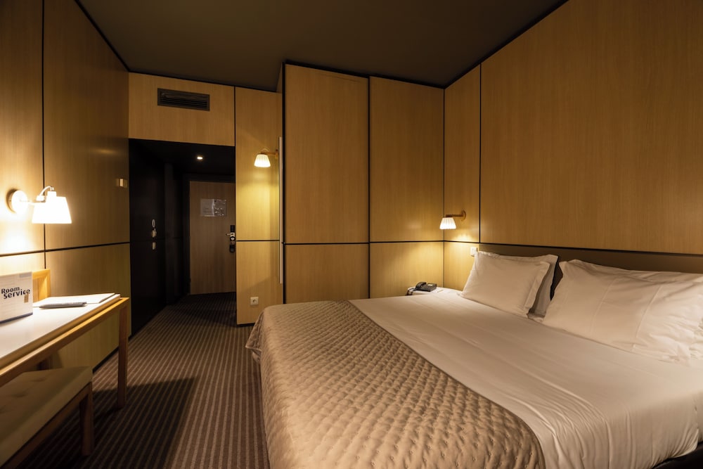Double or Twin Room with Child Extra Bed with City View - Photo 2
