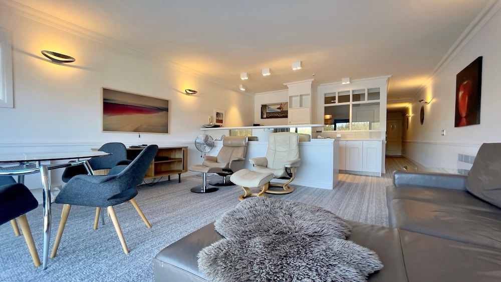 1 bedroom apartment, Lake view