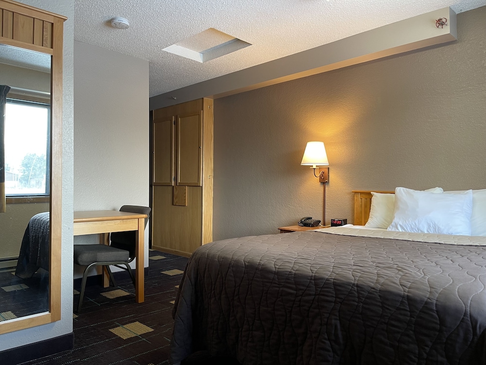 1 Queen Bed, Economy, Walk-in Shower, NO PETS, Non-Smoking photo 3